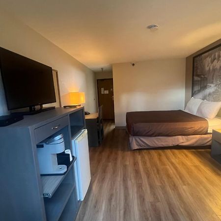 ซูเปอร์ 8 บาย วินด์แฮม ซัลมอน อาร์ม Hotel แซลมอนอาร์ม ภายนอก รูปภาพ