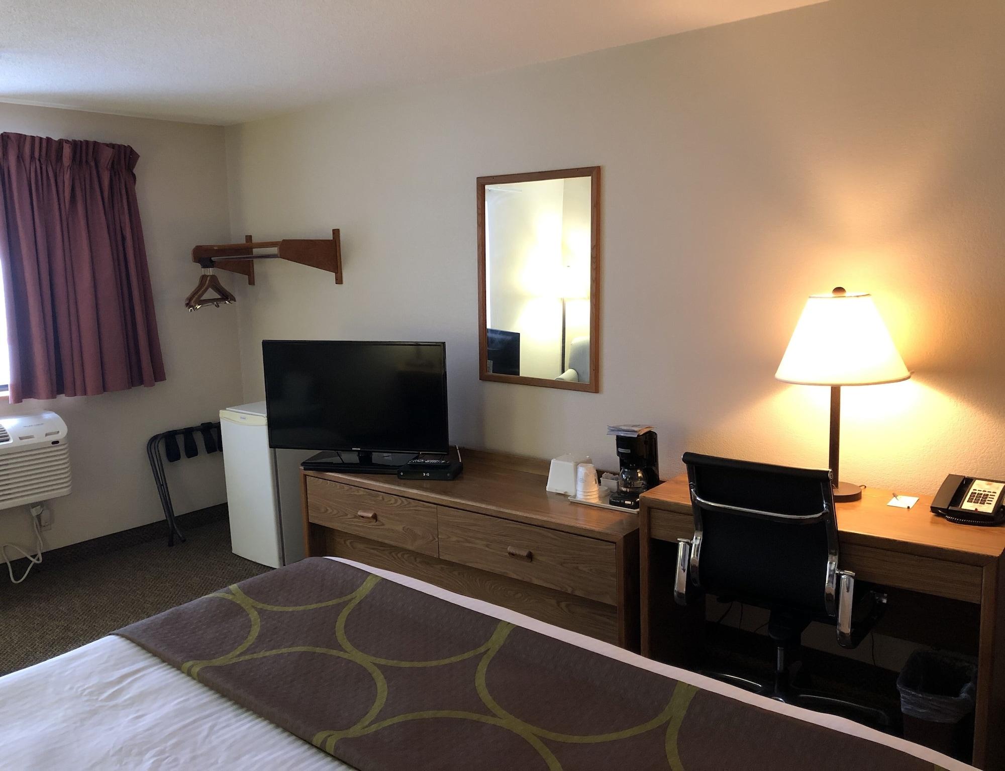 ซูเปอร์ 8 บาย วินด์แฮม ซัลมอน อาร์ม Hotel แซลมอนอาร์ม ภายนอก รูปภาพ