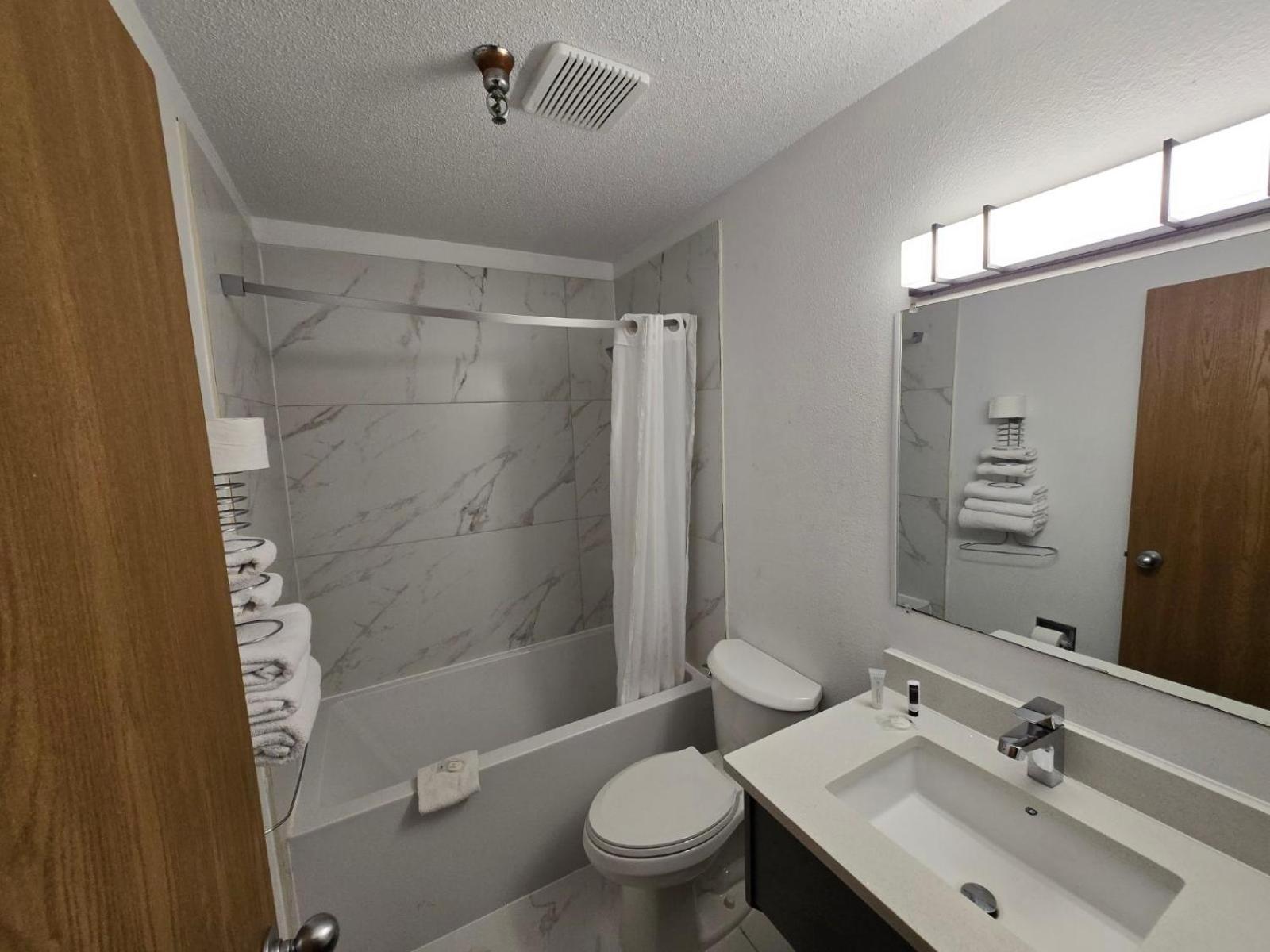 ซูเปอร์ 8 บาย วินด์แฮม ซัลมอน อาร์ม Hotel แซลมอนอาร์ม ภายนอก รูปภาพ