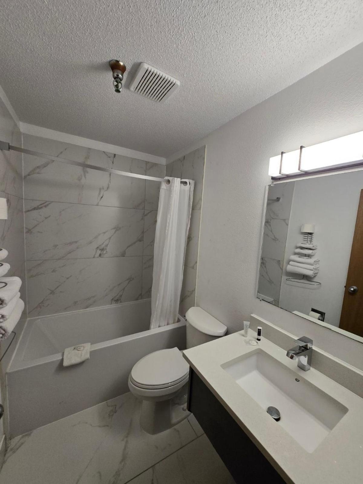 ซูเปอร์ 8 บาย วินด์แฮม ซัลมอน อาร์ม Hotel แซลมอนอาร์ม ภายนอก รูปภาพ
